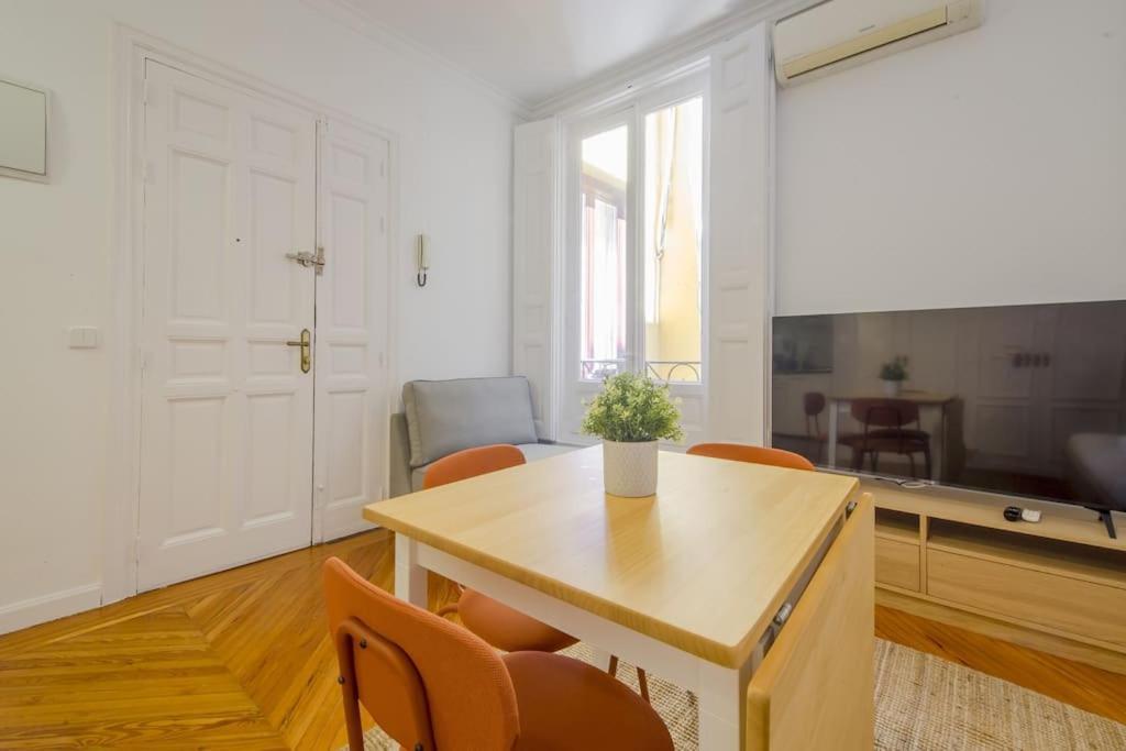 Petite E Chic Loft Para 3 En El Corazon De Madrid Ngoại thất bức ảnh